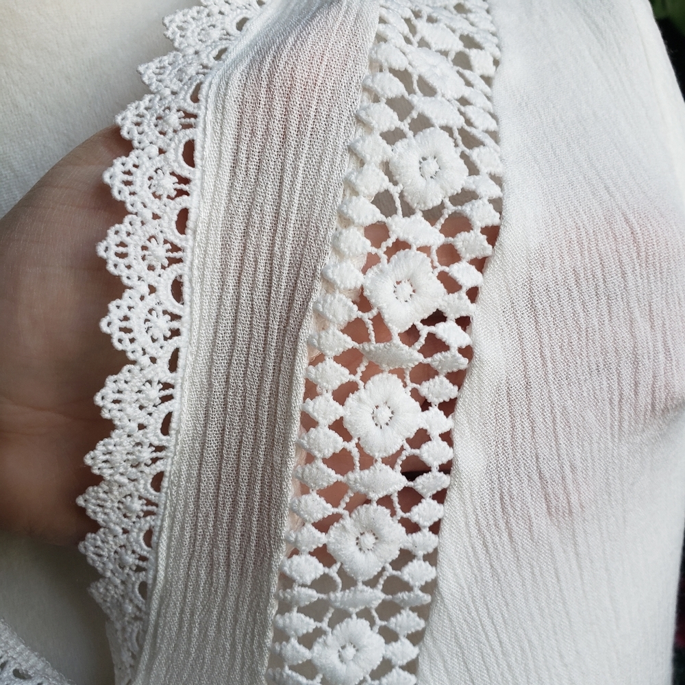 🌺 white blouse - Picture 4 of 6